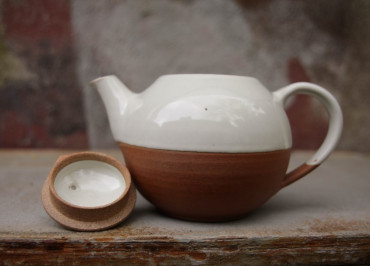 Mali Ceramic White & Terracotta Tea Pot